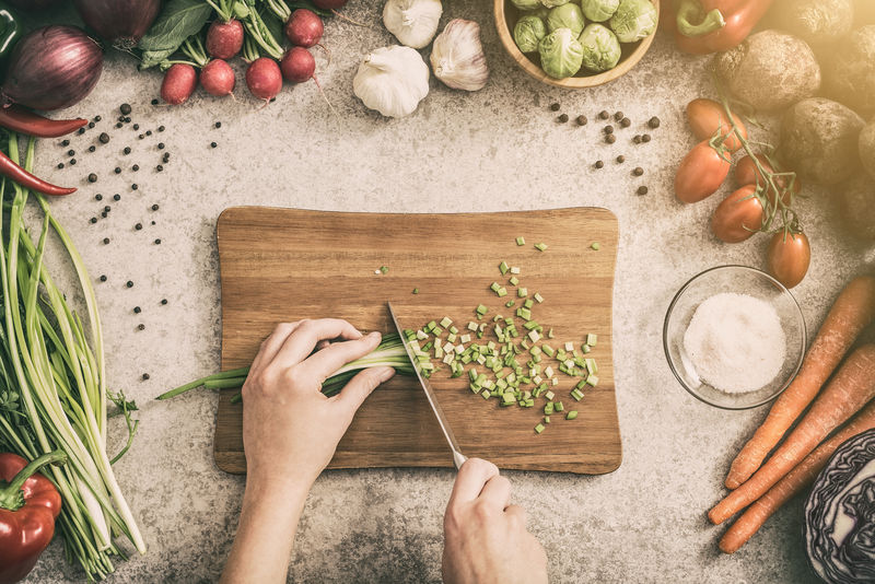 厨师在切蔬菜图片素材 食材素材 jpg图片格式 mac天空素材下载