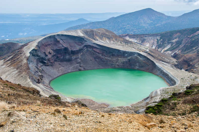 日本澳柯玛坑火山口湖全景