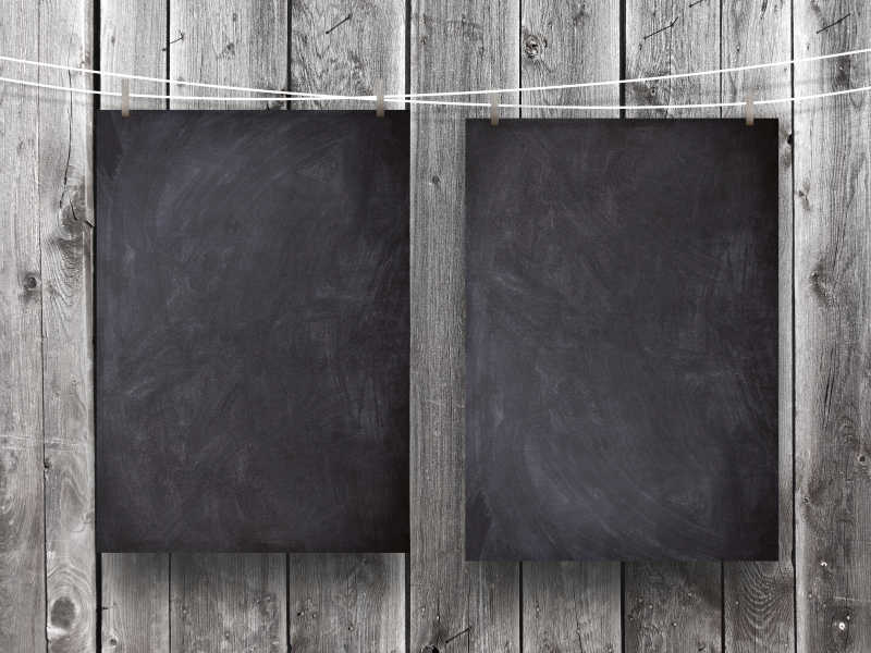 灰色木板背景两个空白黑板框