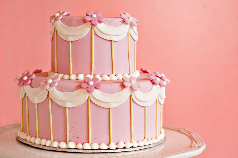粉红色生日蛋糕
