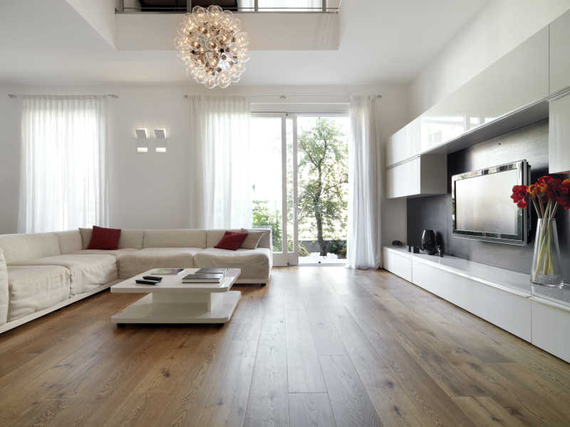 现代装修好的木地板客厅