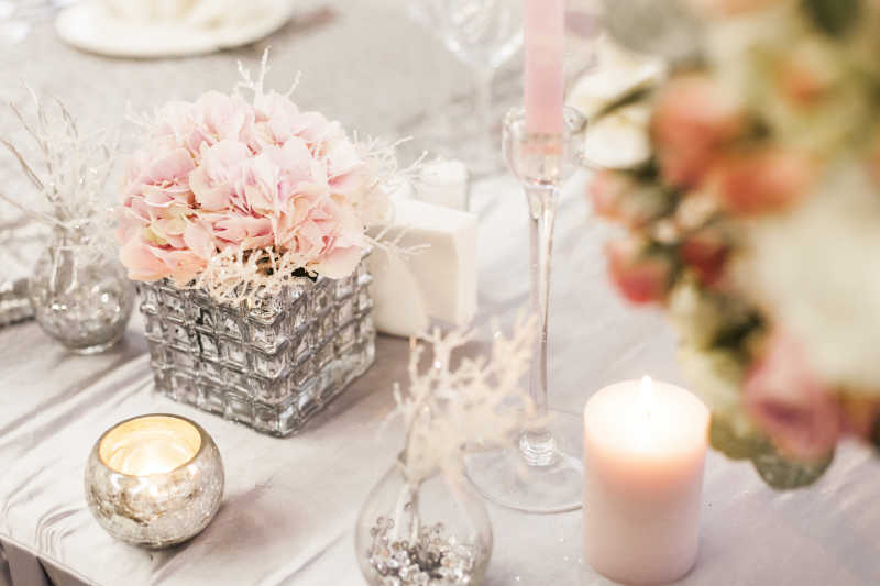 设计相当浪漫的婚礼宴会餐桌
