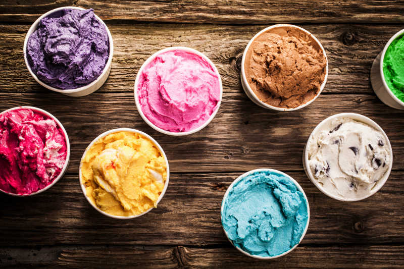 色彩鲜艳的八种冰淇淋