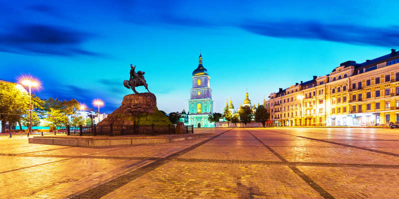 基辅广场的美丽夜景