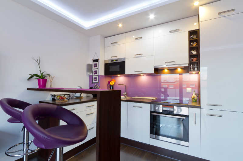 紫白色厨房