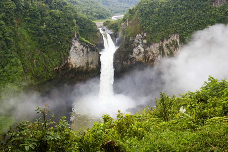 圣拉斐尔瀑布厄瓜多尔最大的瀑布