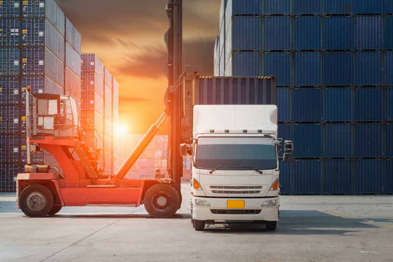 集装箱卡车港口船舶货物运输进出口贸易商业物流航运业