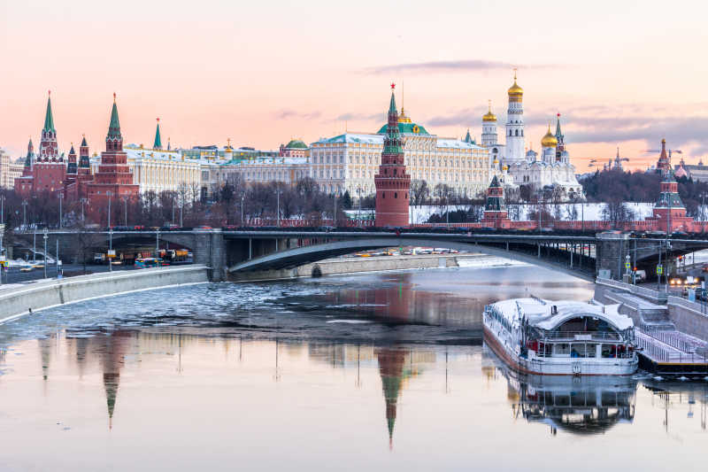 冬季早晨的克里姆林宫和莫斯科河