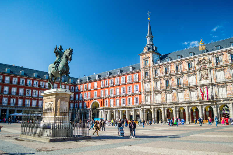 腓力三世的雕像和西班牙马德里市长广场