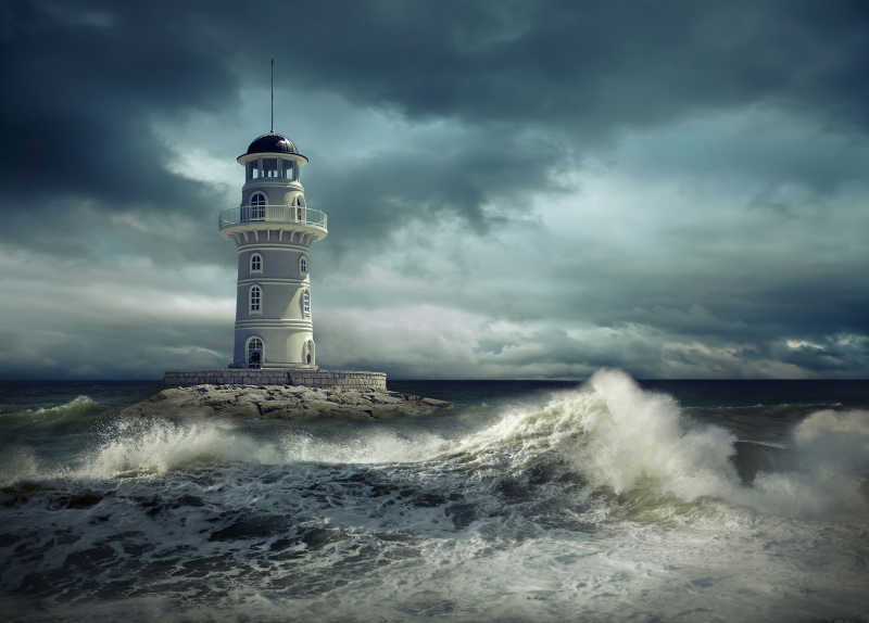 风暴海浪上的灯塔