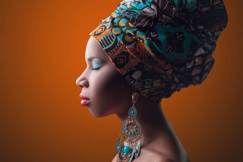 非洲传统风格的时尚女模特