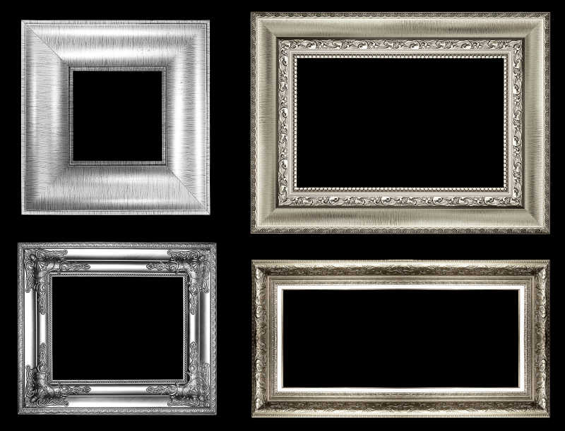 黑色背景上的四个空白框架