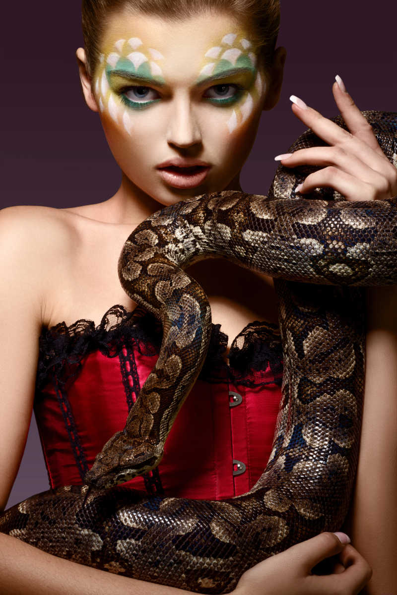 美女与蟒蛇