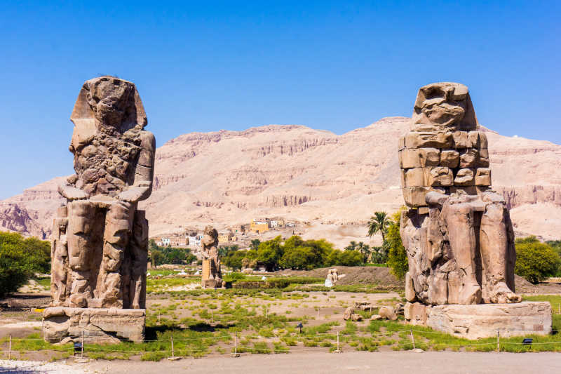 埃及卢克索神庙的巨像