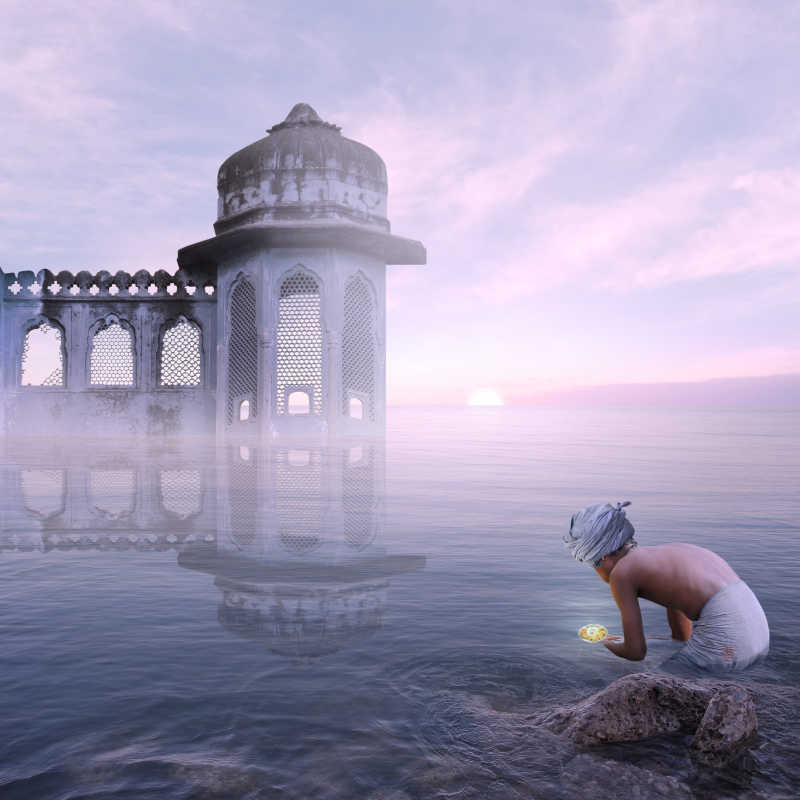 印度男子在海面上做印度教仪式