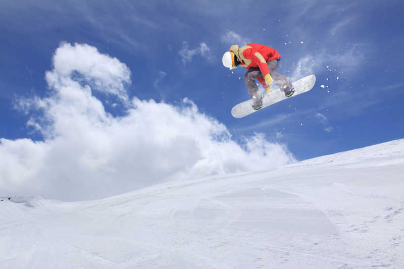 飞在山滑雪极限运动挑战