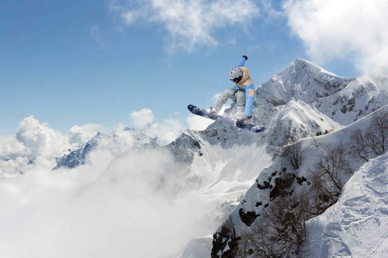 飞在山滑雪极限运动