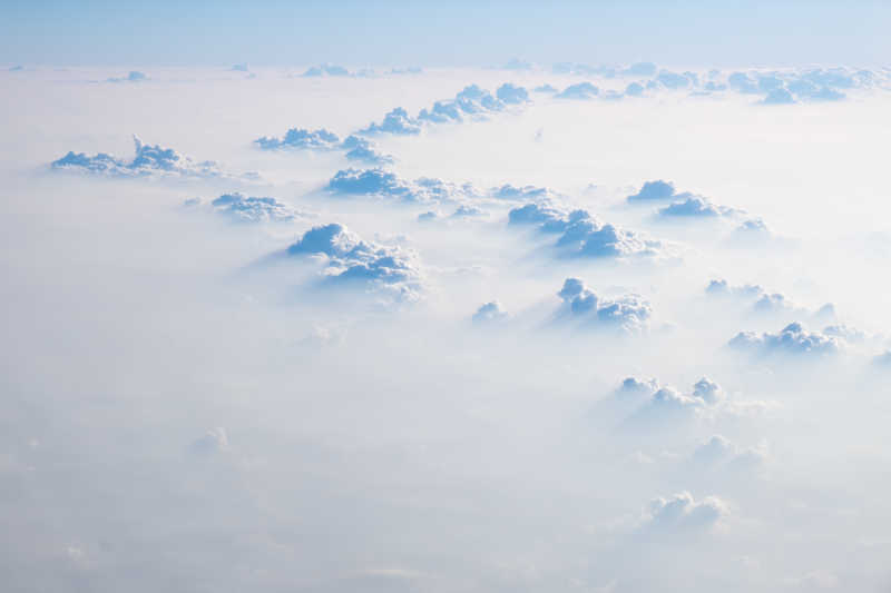 飞机鸟瞰白云景观