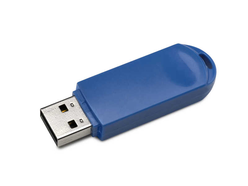 白色背景下的USB储存器