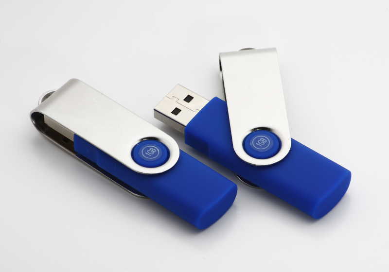 两个小巧的USB闪存棒