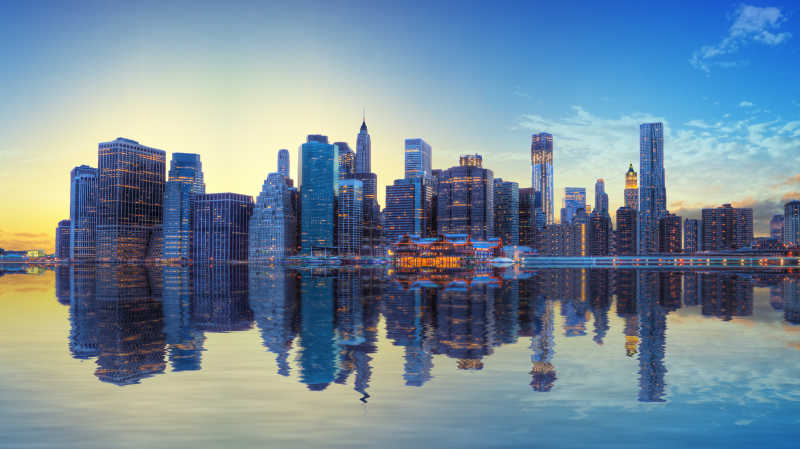 夕阳在地平线纽约曼哈顿