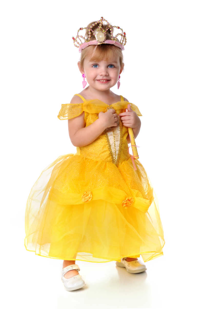 穿黄色纱裙的小女孩