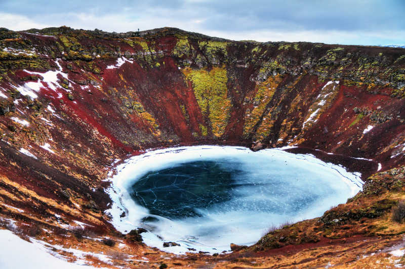 冰岛火山湖