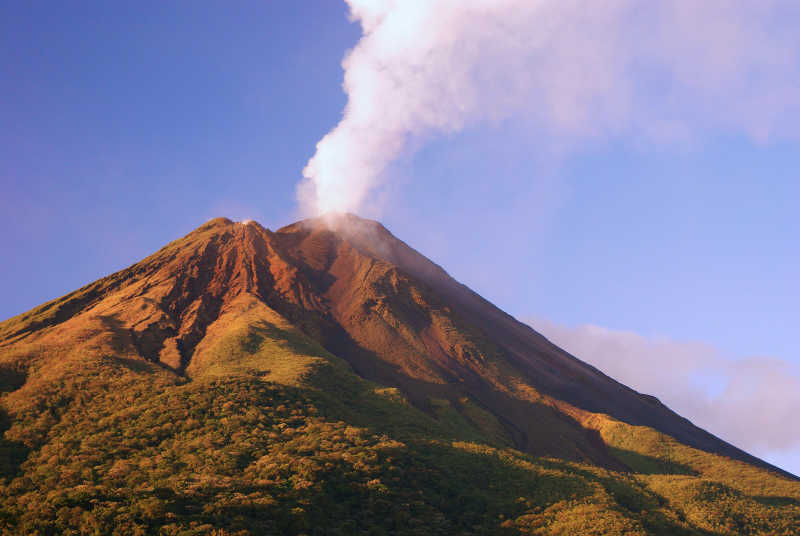 阿雷纳尔火山喷发结束