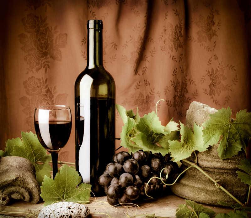 干红葡萄酒与葡萄