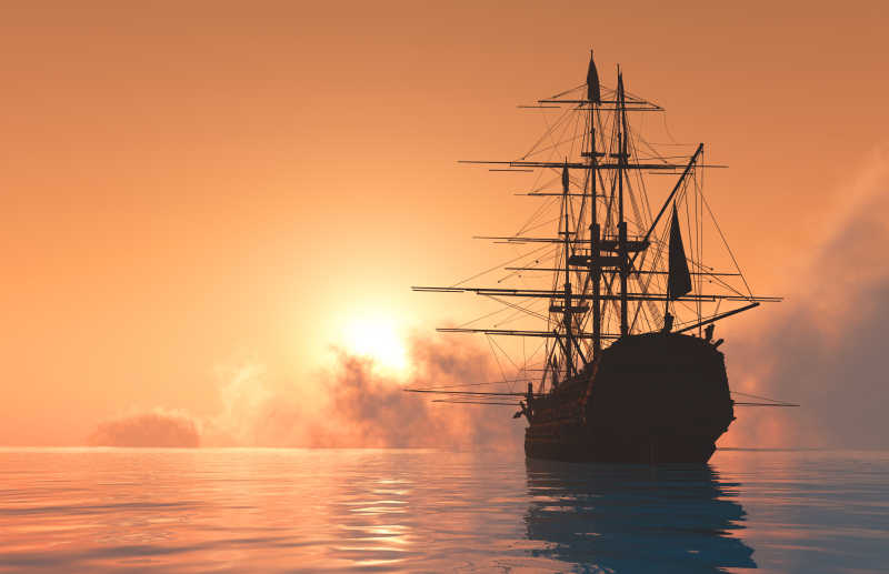 夕阳下航海在外的帆船