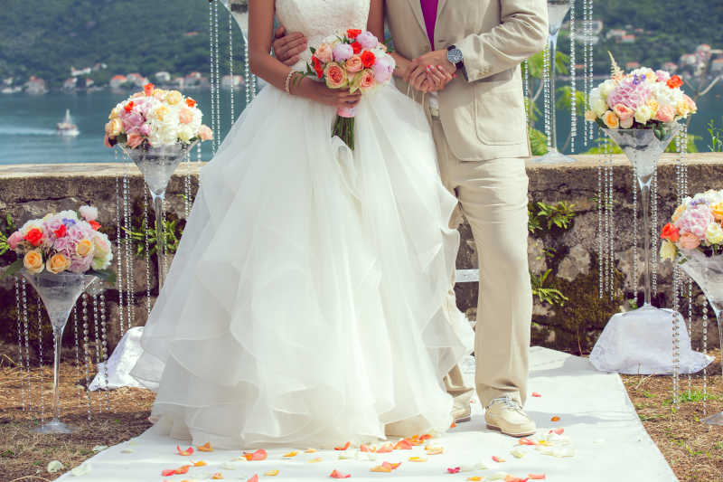 婚礼花束和新娘新郎图片素材 婚礼上的花束创意图片素材 Jpg图片格式 Mac天空素材下载