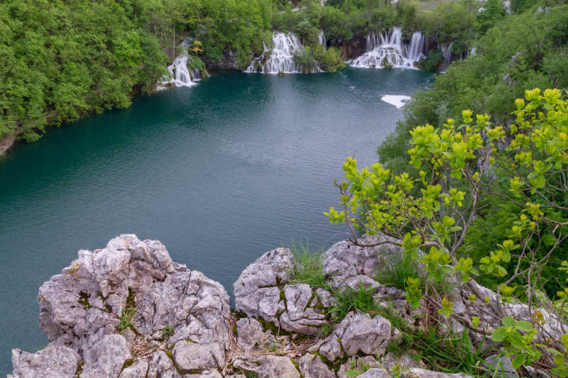 瀑布普利特维切湖在克罗地亚