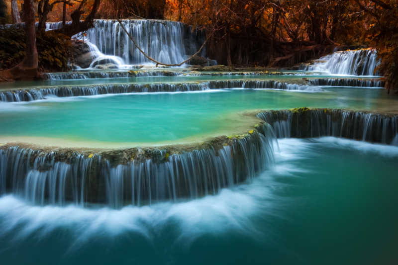 匡思瀑布在Laos