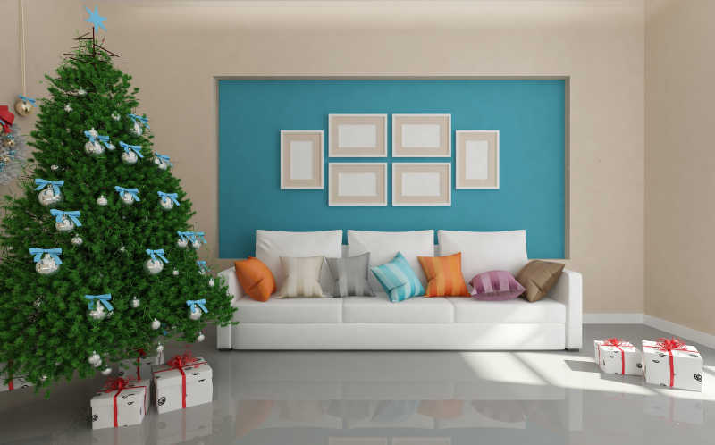 新年树和蓝色背景下的沙发