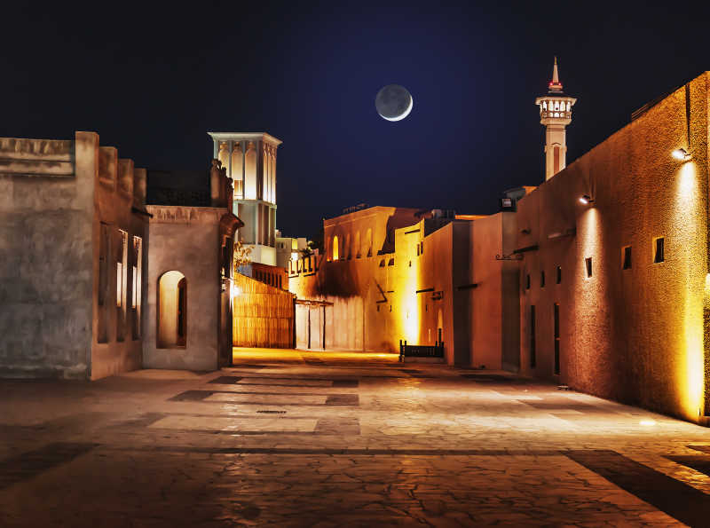 迪拜旧城市街道夜景
