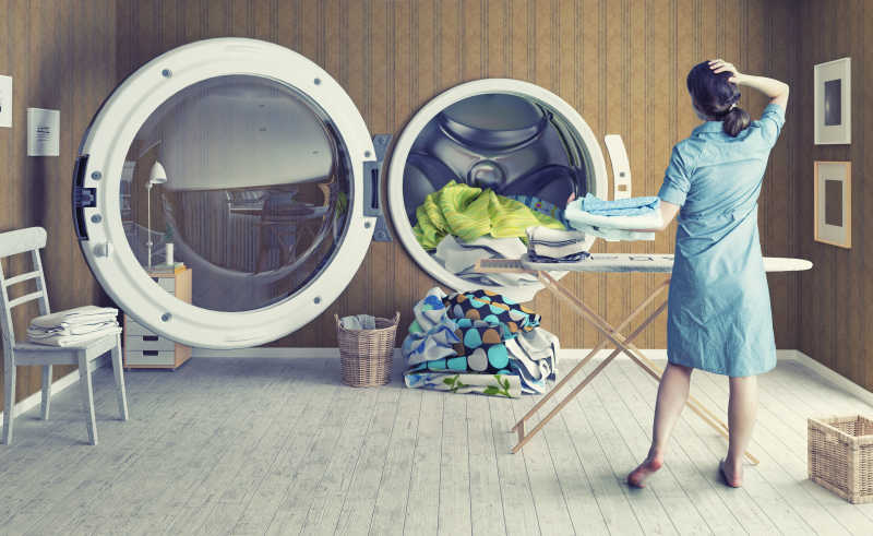 女人与洗衣机创意特写