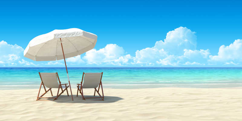 海滩伞和躺椅放在沙滩上