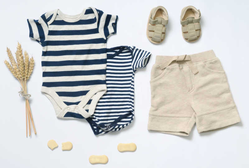 时尚的婴儿服装搭配概念