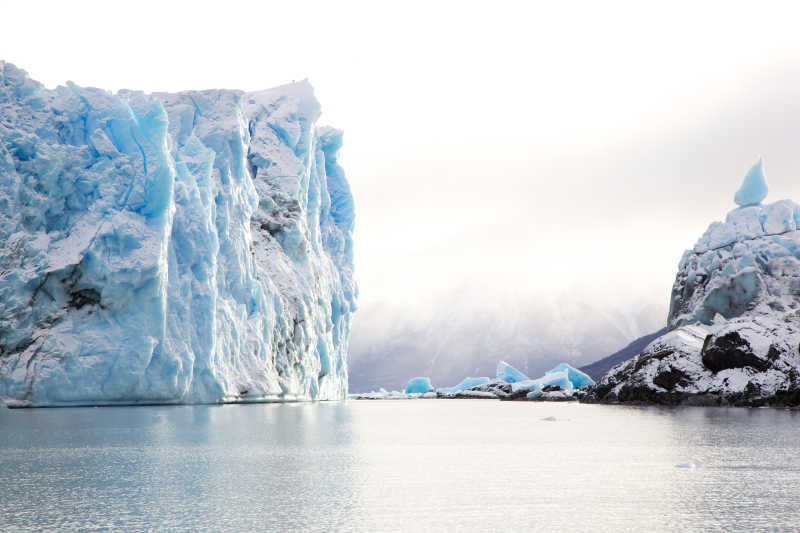 阿根廷的佩里托莫雷诺冰川