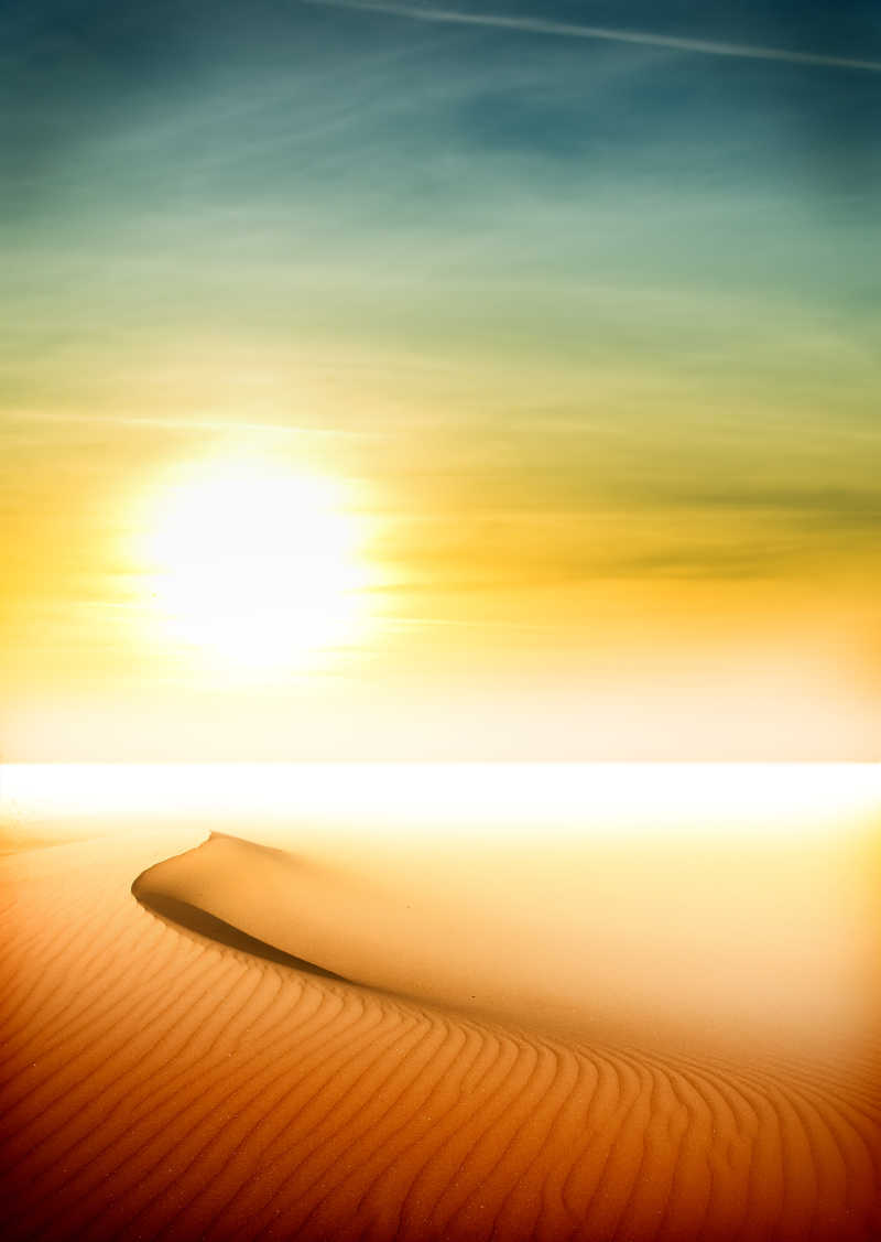 日落下的沙漠景观