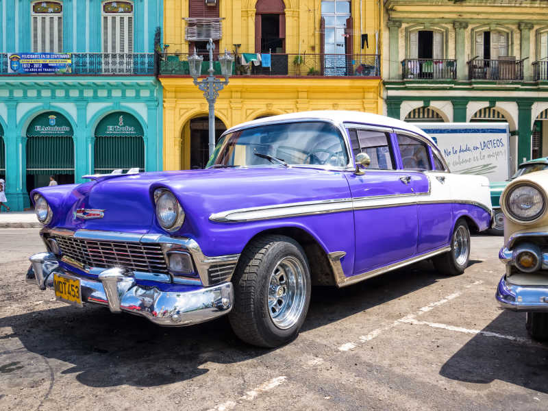 紫色复古老式车辆