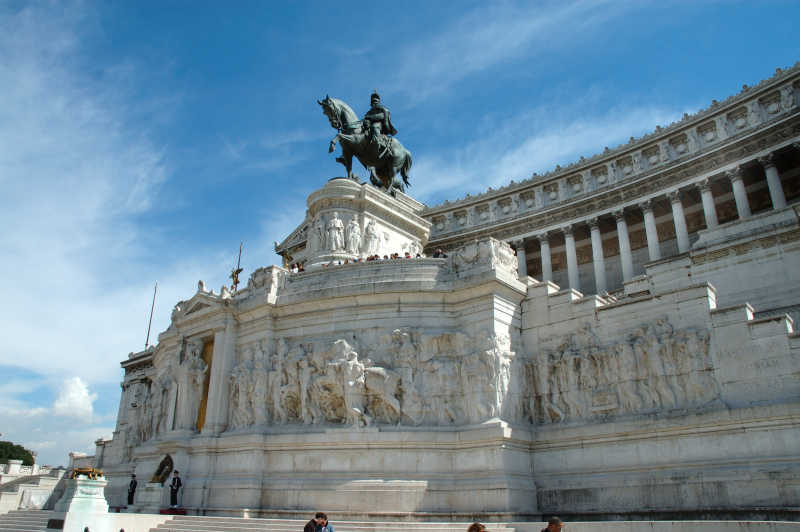 罗马威尼斯广场雕像