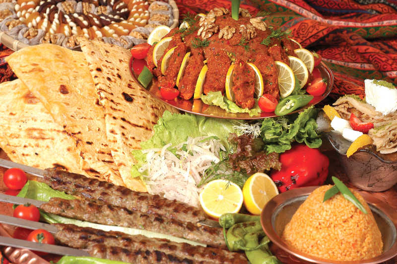 传统的土耳其美食和肉串