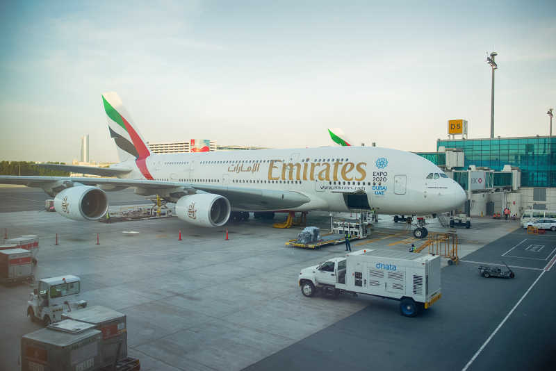 迪拜机场和停靠的飞机