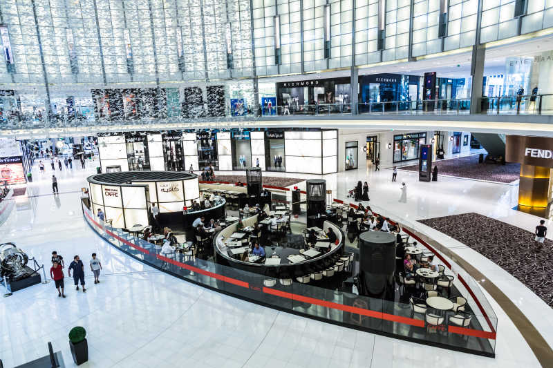 迪拜购物中心的内部景色