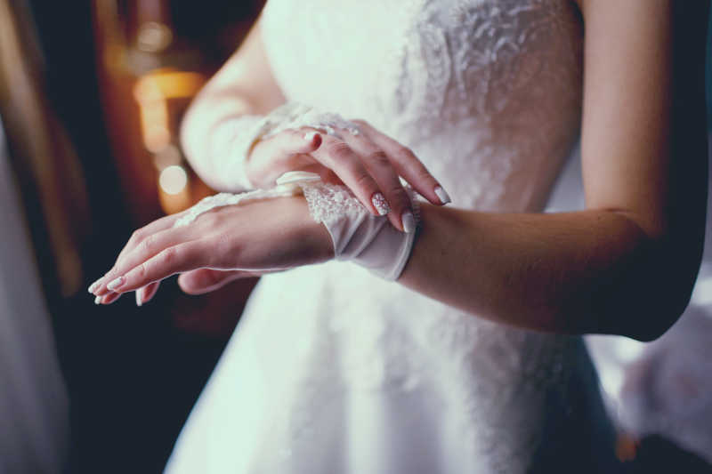 结婚新娘白色礼服