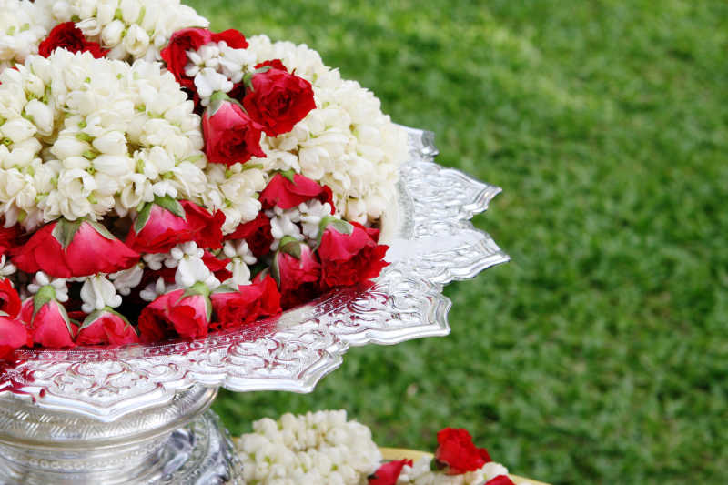 婚礼上的装饰花朵