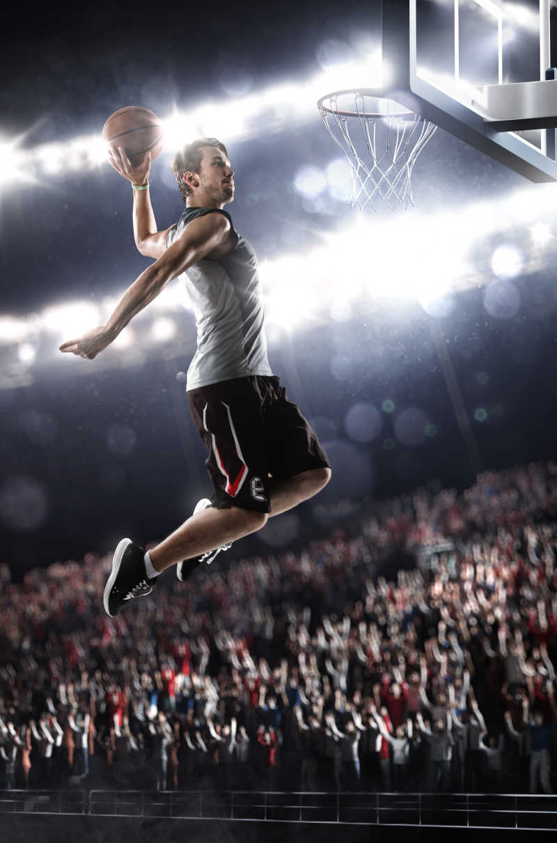 篮球运动员高难度的投球