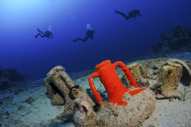 海底发现的双耳瓶