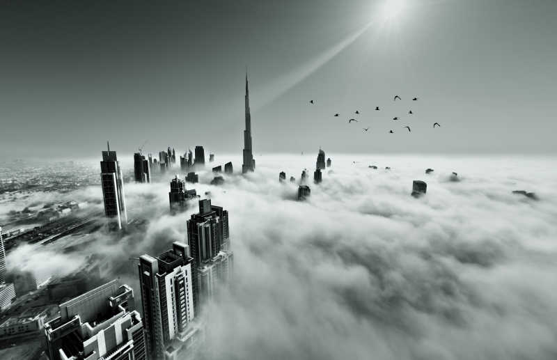 被清晨的迷雾所遮挡的迪拜哈利法塔